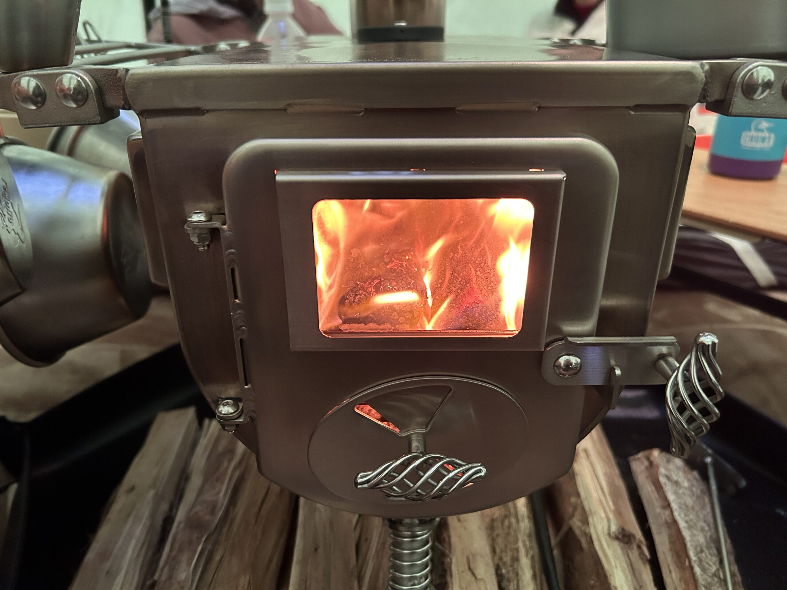 レビュー】デビューにおすすめのキャンプ用薪ストーブ！｜テンマク